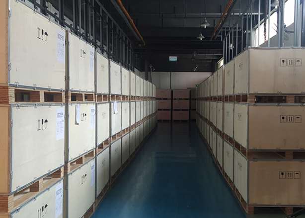 康硕展2000平米户外格栅屏出货，重量轻，风荷载小，IP67防水，高效能低功耗，易安装、方便维护！