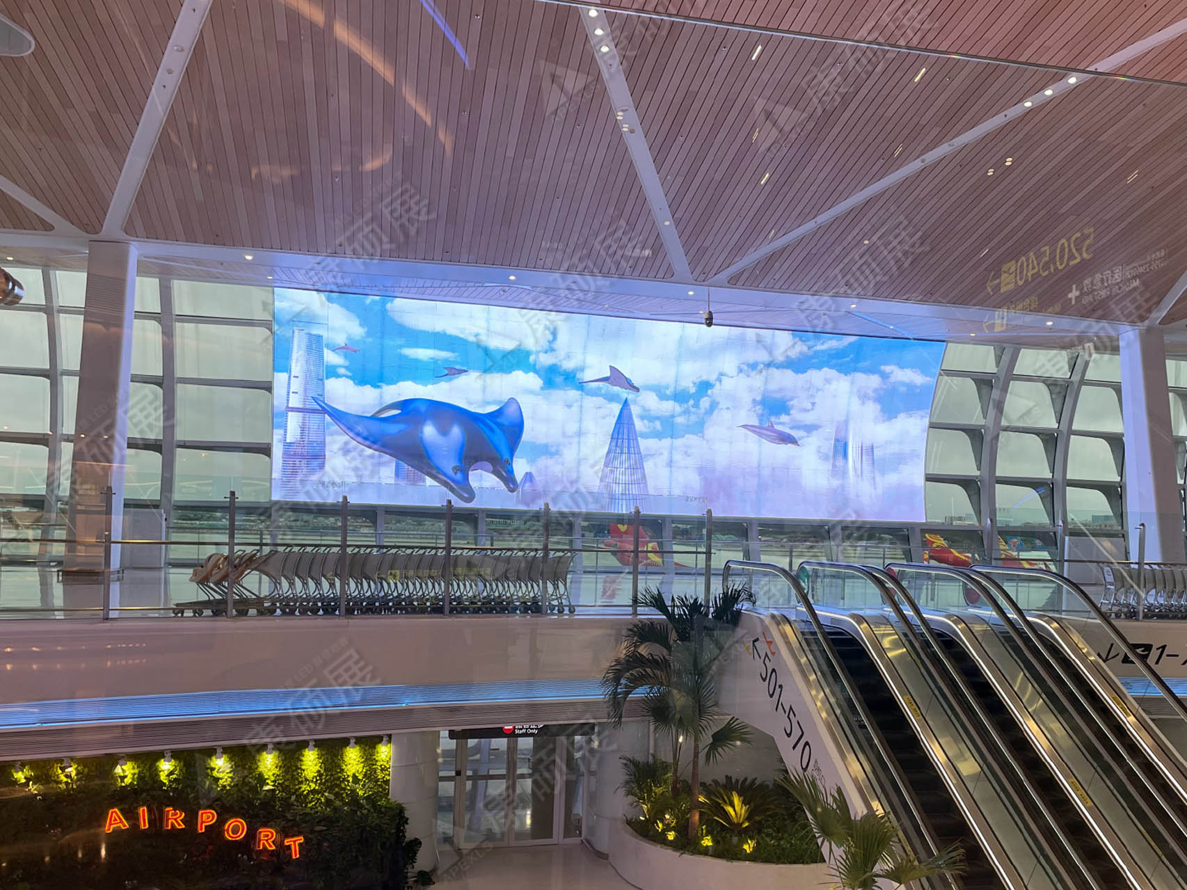 深圳机场卫星厅LED透明屏